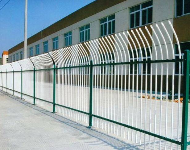 圍網(wǎng)專家阿剛:鋅鋼護欄都有什么規(guī)格?